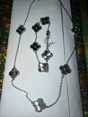 Siver clover Chain Necklace and matching bracelet